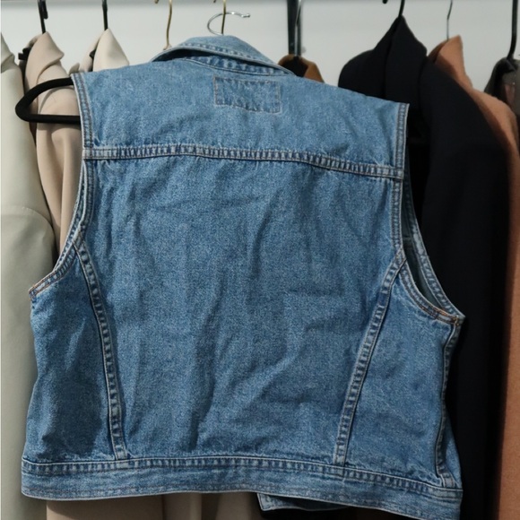 Levis Denim Vest - Picture 3 of 4